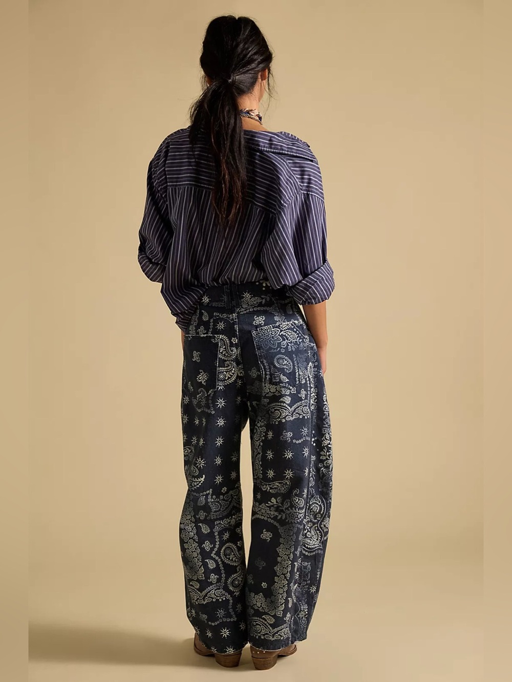 NWT FREE PEOPLE WE THE FREE Good Luck Printed Barrel Jeans | Navy Bandana $128 - Picture 5 of 9